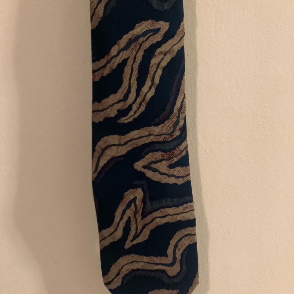 Giorgio Armani Blue and Beige Patterned Tie
